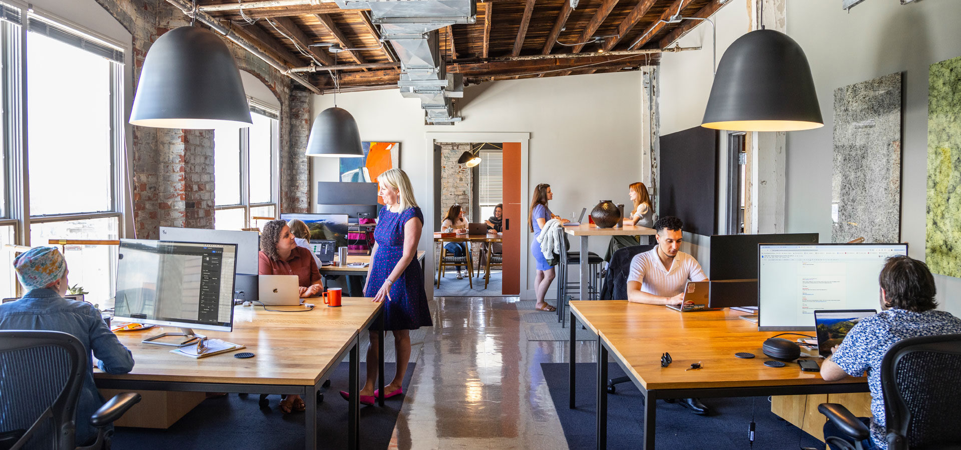 Lunne-Dayton-team-members-in-the-office