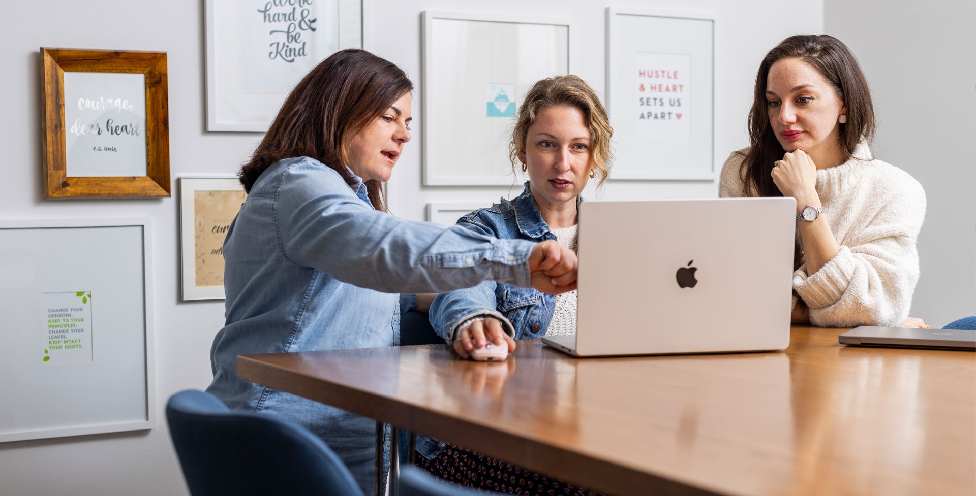 Lunne team members work together in the Columbus office to provide top tier services.