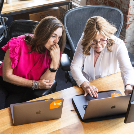 Life-at-lunne-two-women-working-together
